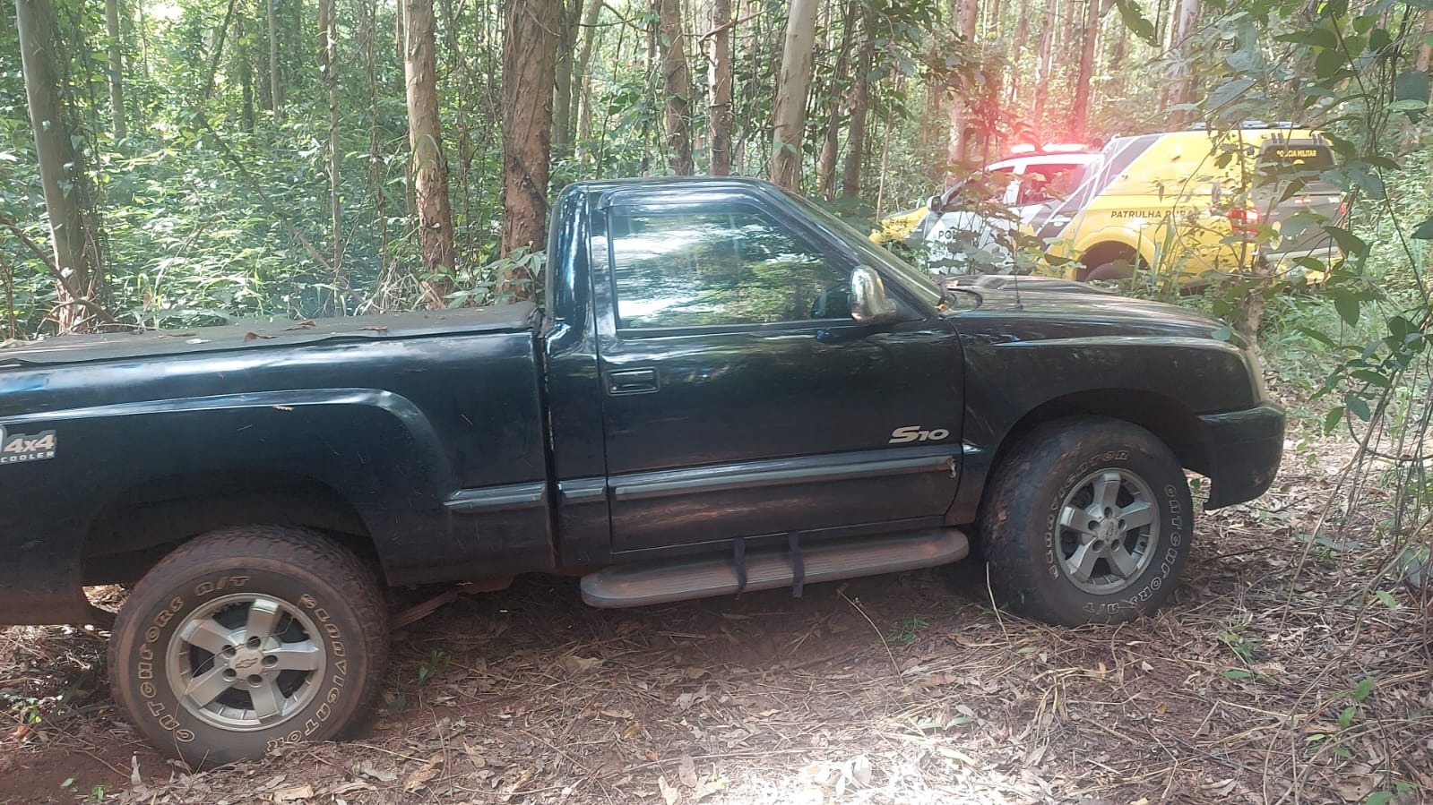 Caminhonete furtada é recuperada nas proximidades do Distrito de São Vicente