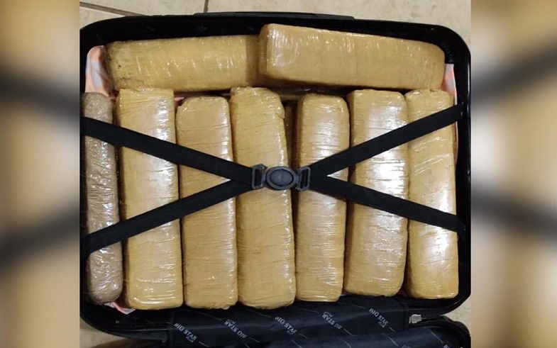 Mala com 15,7 quilos de maconha é apreendida pelo BPRv em Cianorte