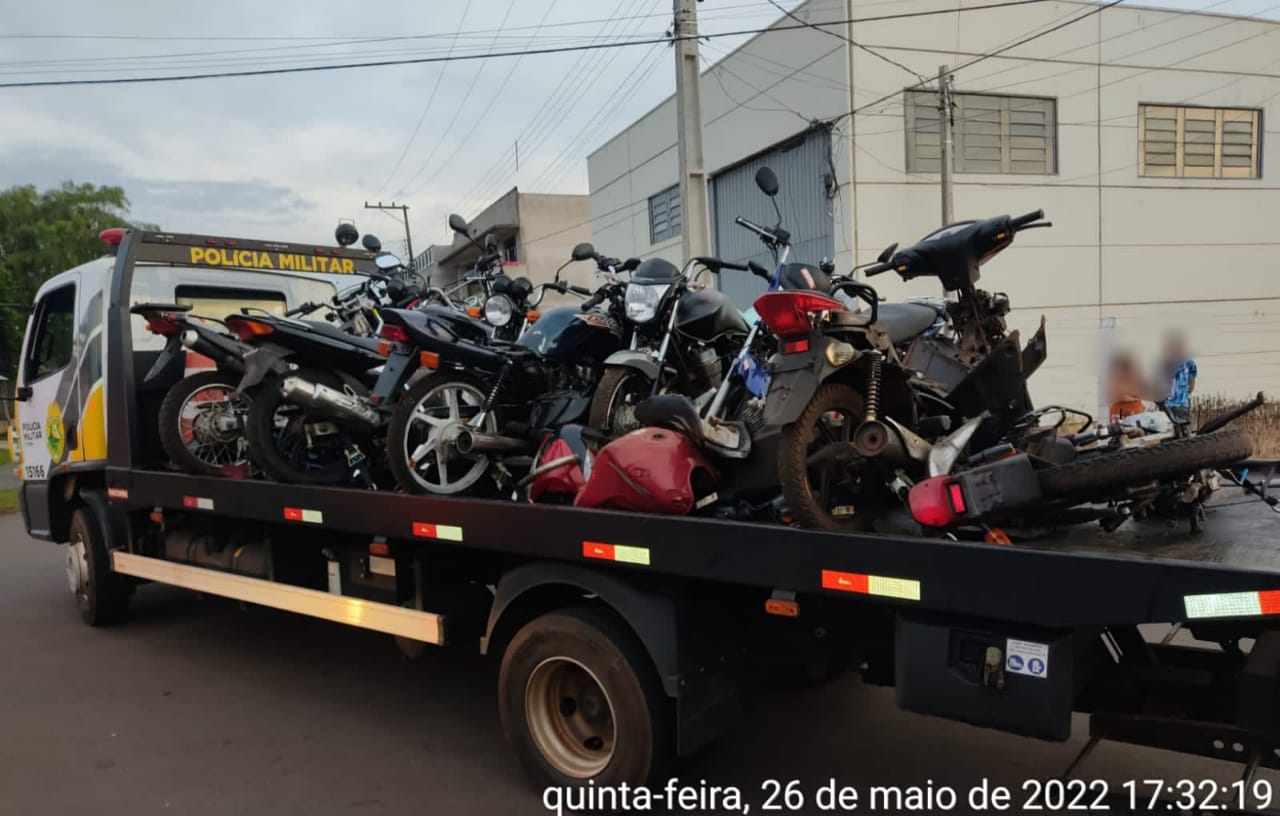 Polícia encontra desmanche de motos furtadas e prende duas pessoas