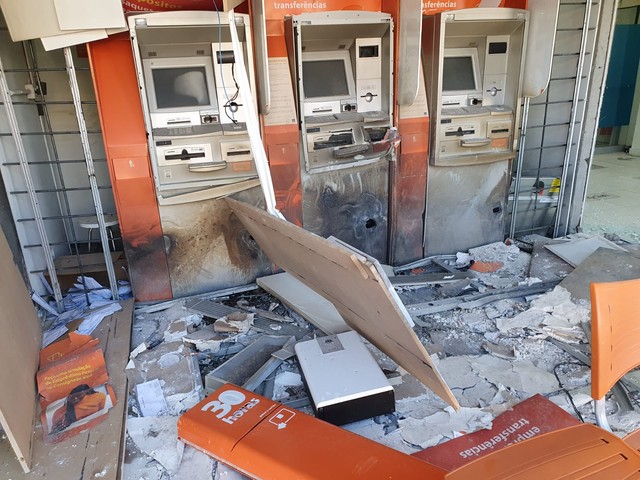 Quadrilha invade agência e explode caixas eletrônicos em Mariluz