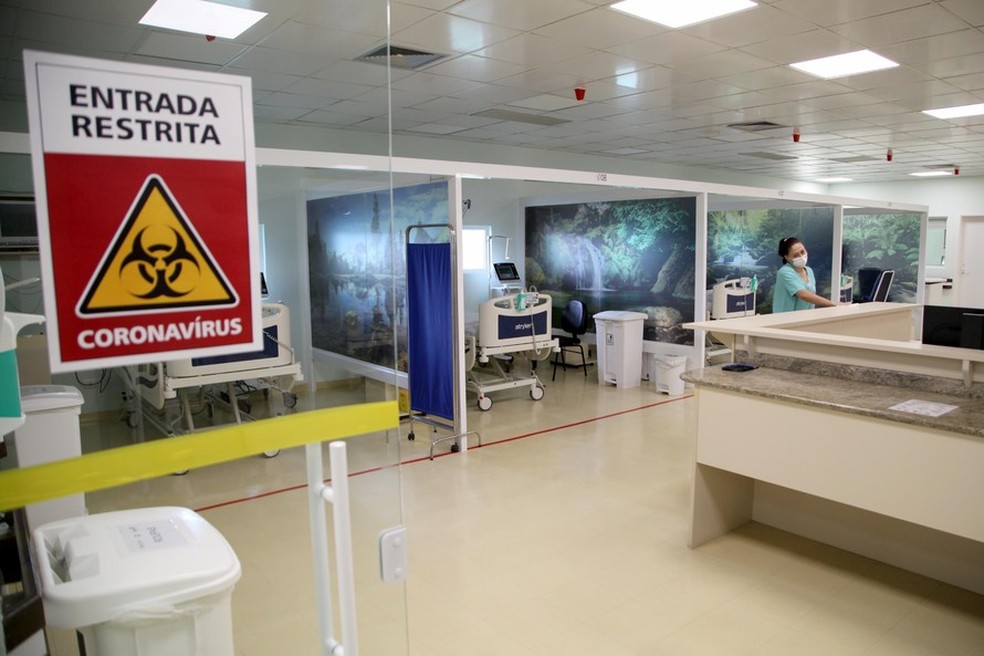 Mortes por Covid-19 no Paraná caem pela metade em agosto, aponta levantamento
