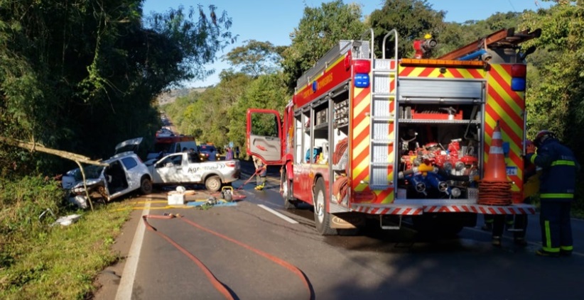 Colisão violenta entre veículos deixa mulheres feridas na PR-487