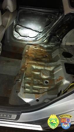 PM apreende veículo preparado para o contrabando em Moreira Sales